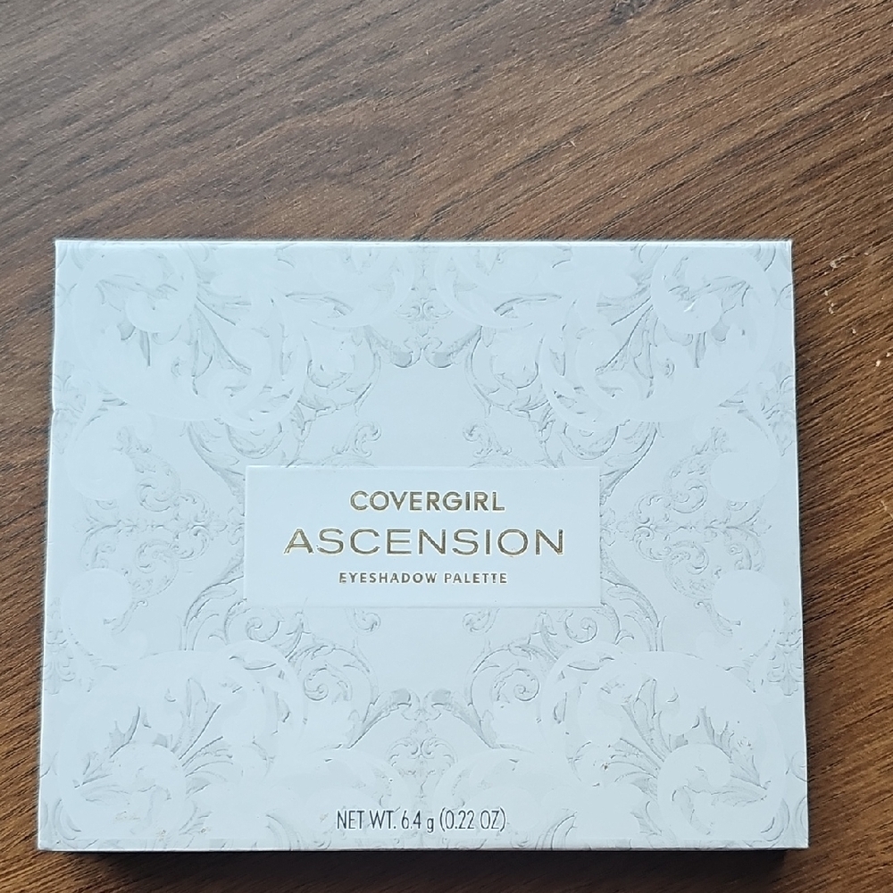 New COVERGIRL Ascension Eyeshadow Palette Royalty Collection Queen Neutral Color